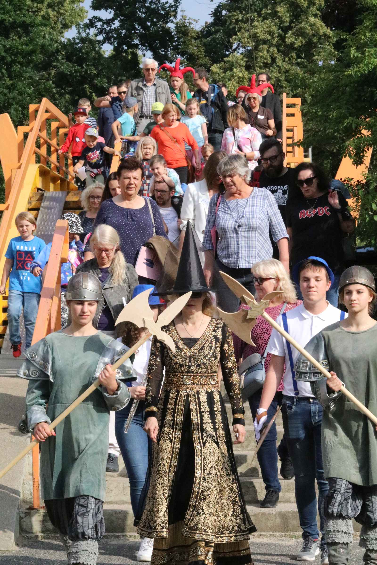 Całe rodziny wzięły udział w spacerze śladami Satyrykonu