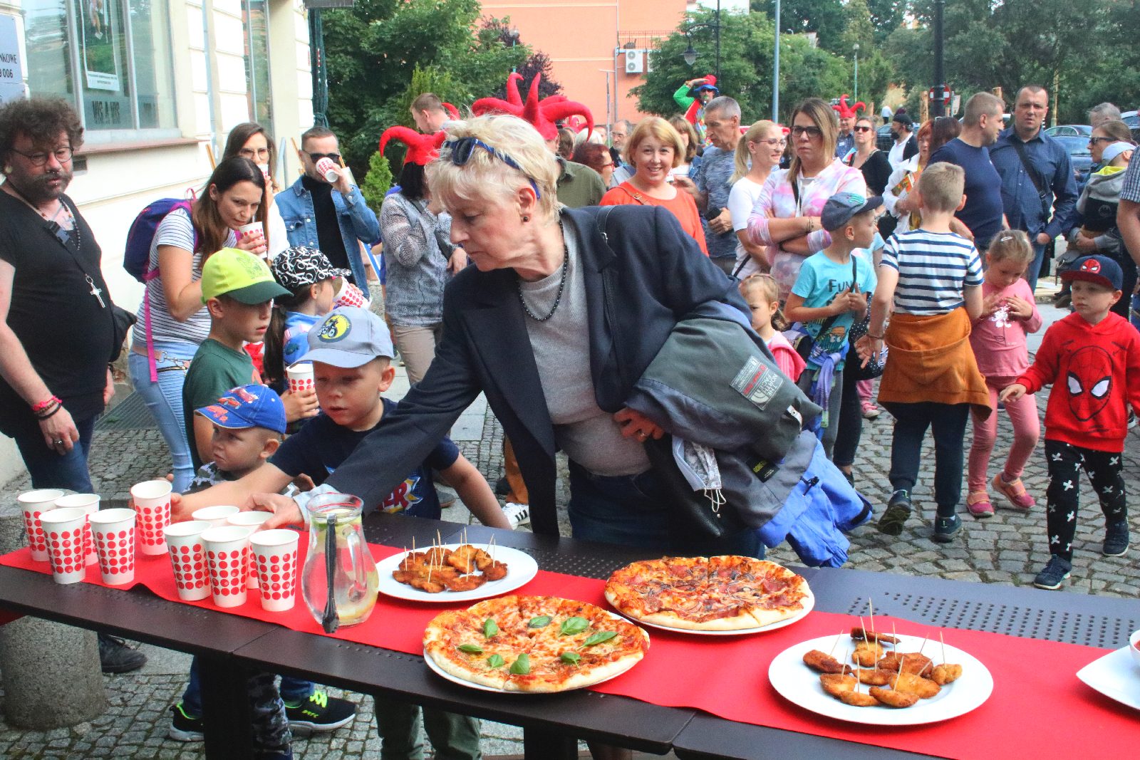 Całe rodziny wzięły udział w spacerze śladami Satyrykonu