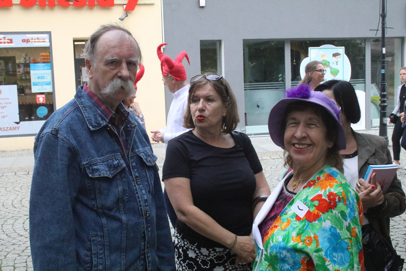 Całe rodziny wzięły udział w spacerze śladami Satyrykonu