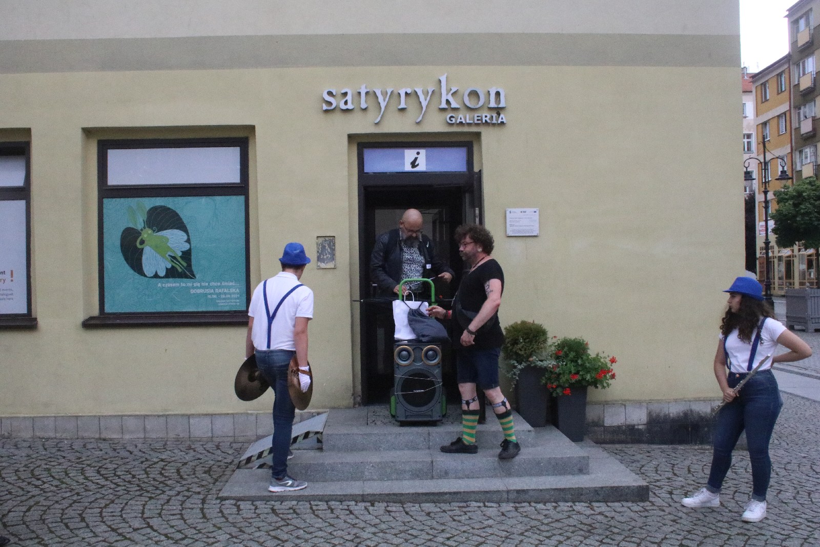 Całe rodziny wzięły udział w spacerze śladami Satyrykonu