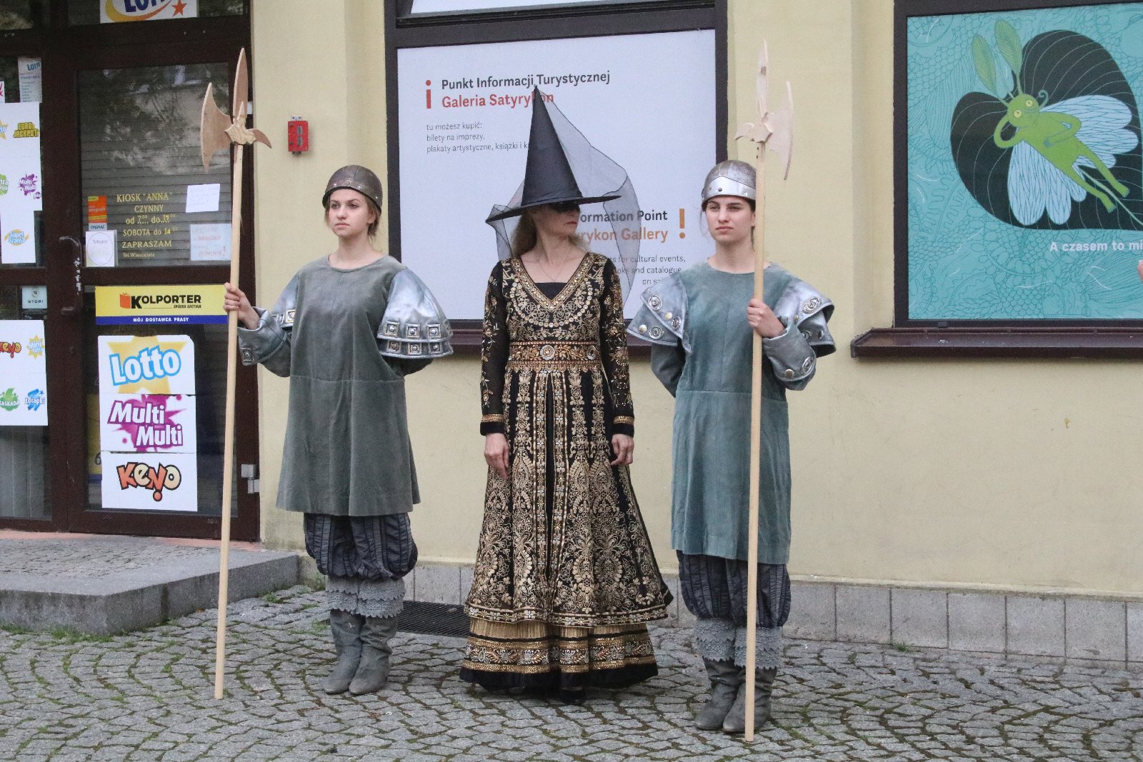 Całe rodziny wzięły udział w spacerze śladami Satyrykonu