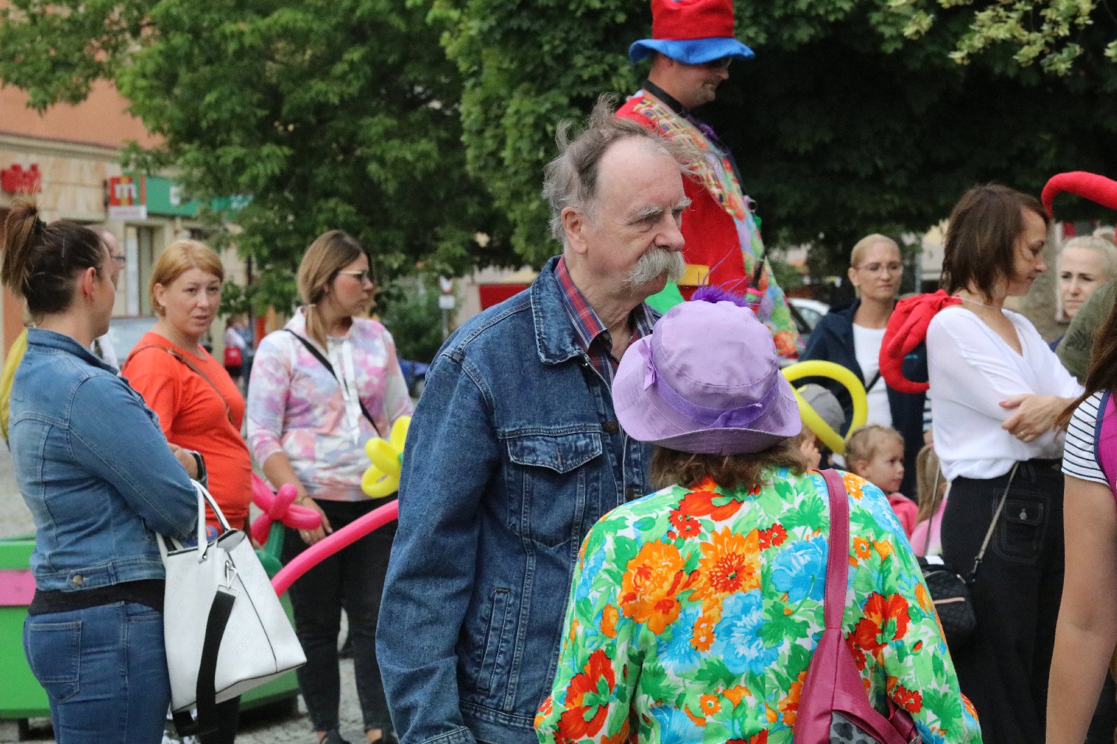 Całe rodziny wzięły udział w spacerze śladami Satyrykonu