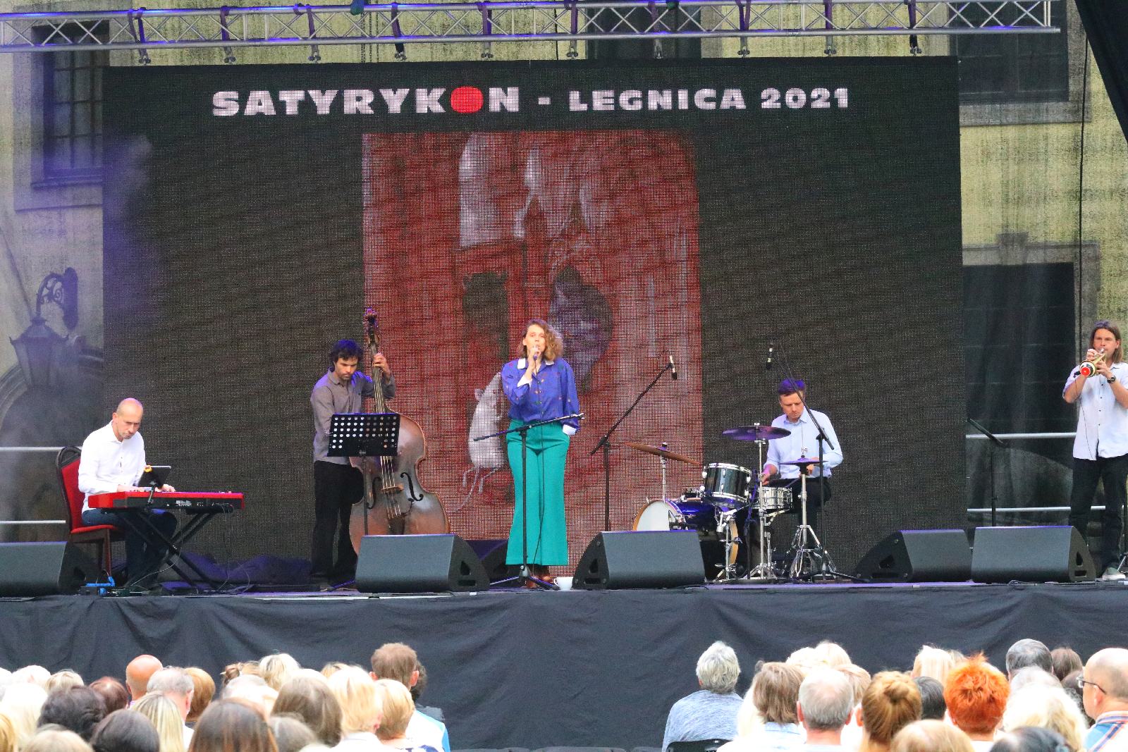 „Osiecka de Luxe” Mai Kleszcz na zakończenie Satyrykonu