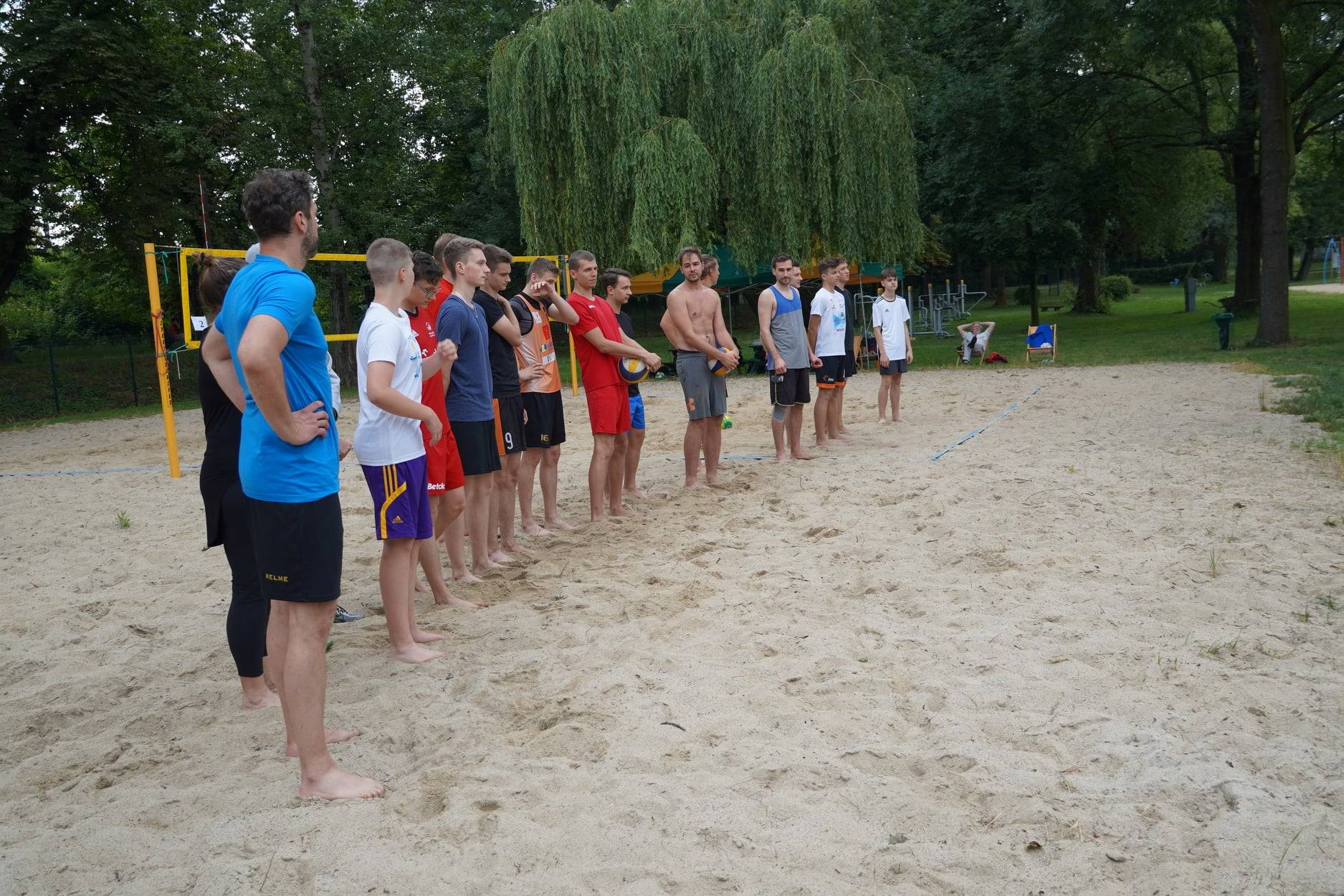 Turniej siatkówki plażowej „Bez skarpet” na kąpielisku Kormoran