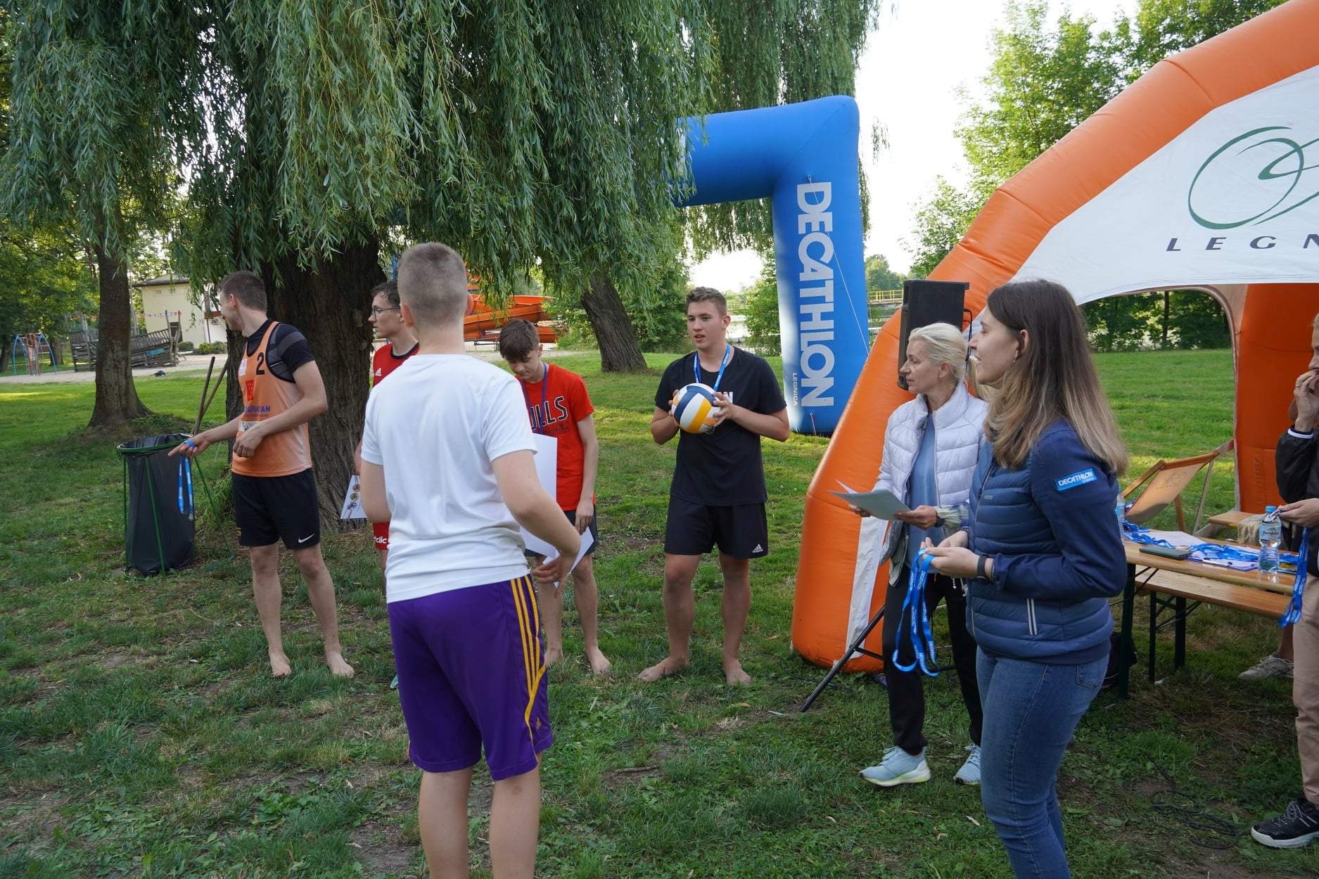 Turniej siatkówki plażowej „Bez skarpet” na kąpielisku Kormoran