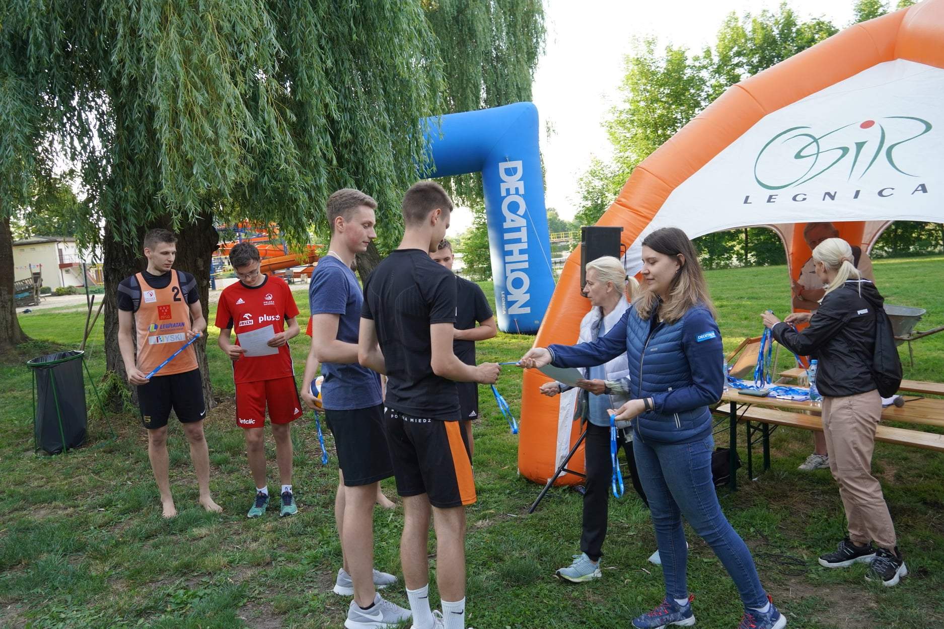 Turniej siatkówki plażowej „Bez skarpet” na kąpielisku Kormoran