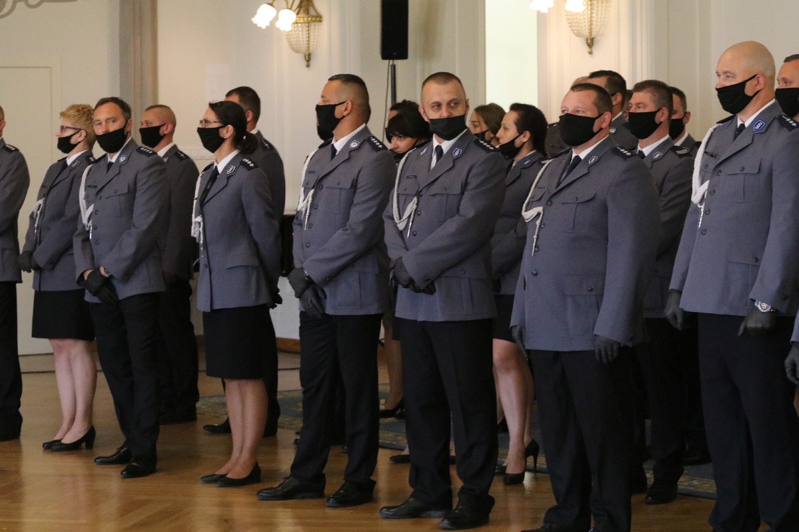 Święto Policji w Legnicy. Msza święta, odznaczenia i awanse