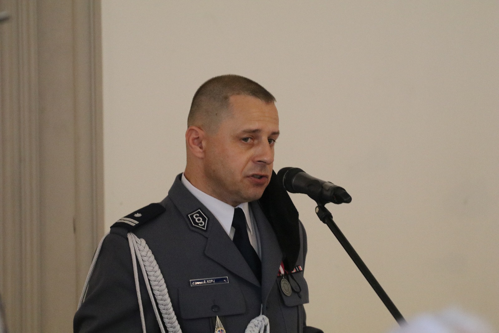 Święto Policji w Legnicy. Msza święta, odznaczenia i awanse