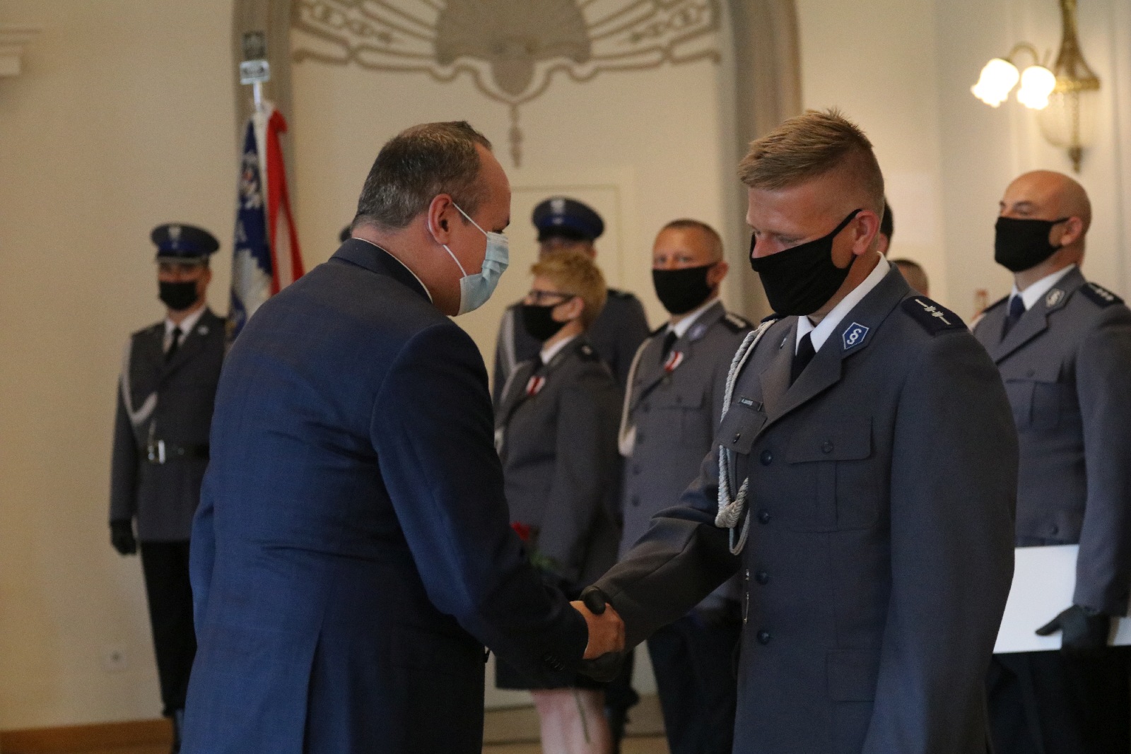 Święto Policji w Legnicy. Msza święta, odznaczenia i awanse