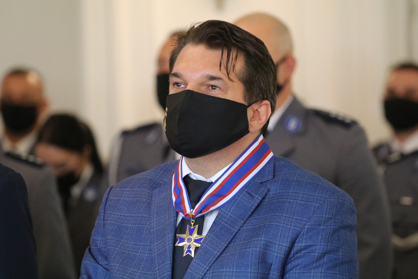Święto Policji w Legnicy. Msza święta, odznaczenia i awanse