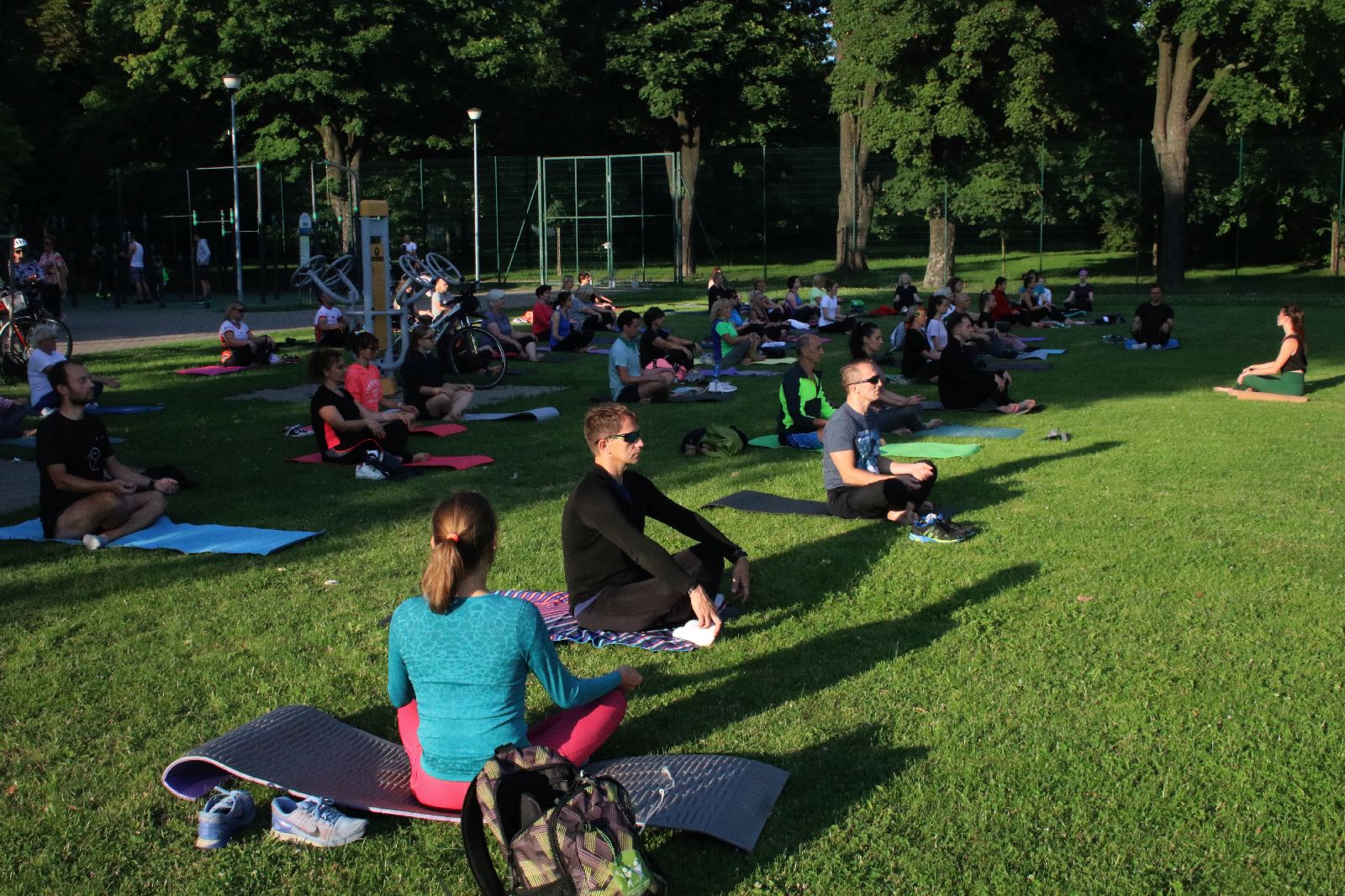 Joga pod chmurką. Ponad 60 osób wzięło udział w zajęciach
