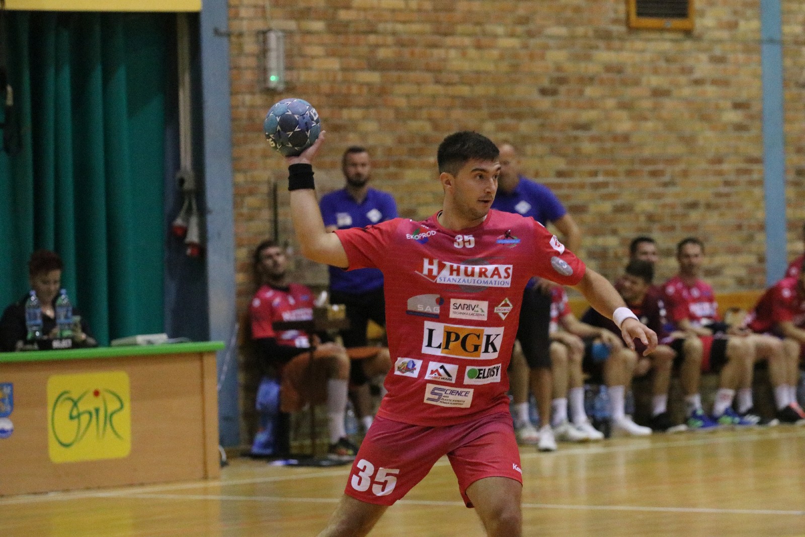 Siódemka Miedź Huras Legnica wygrywa z Borem Oborniki Śląskie