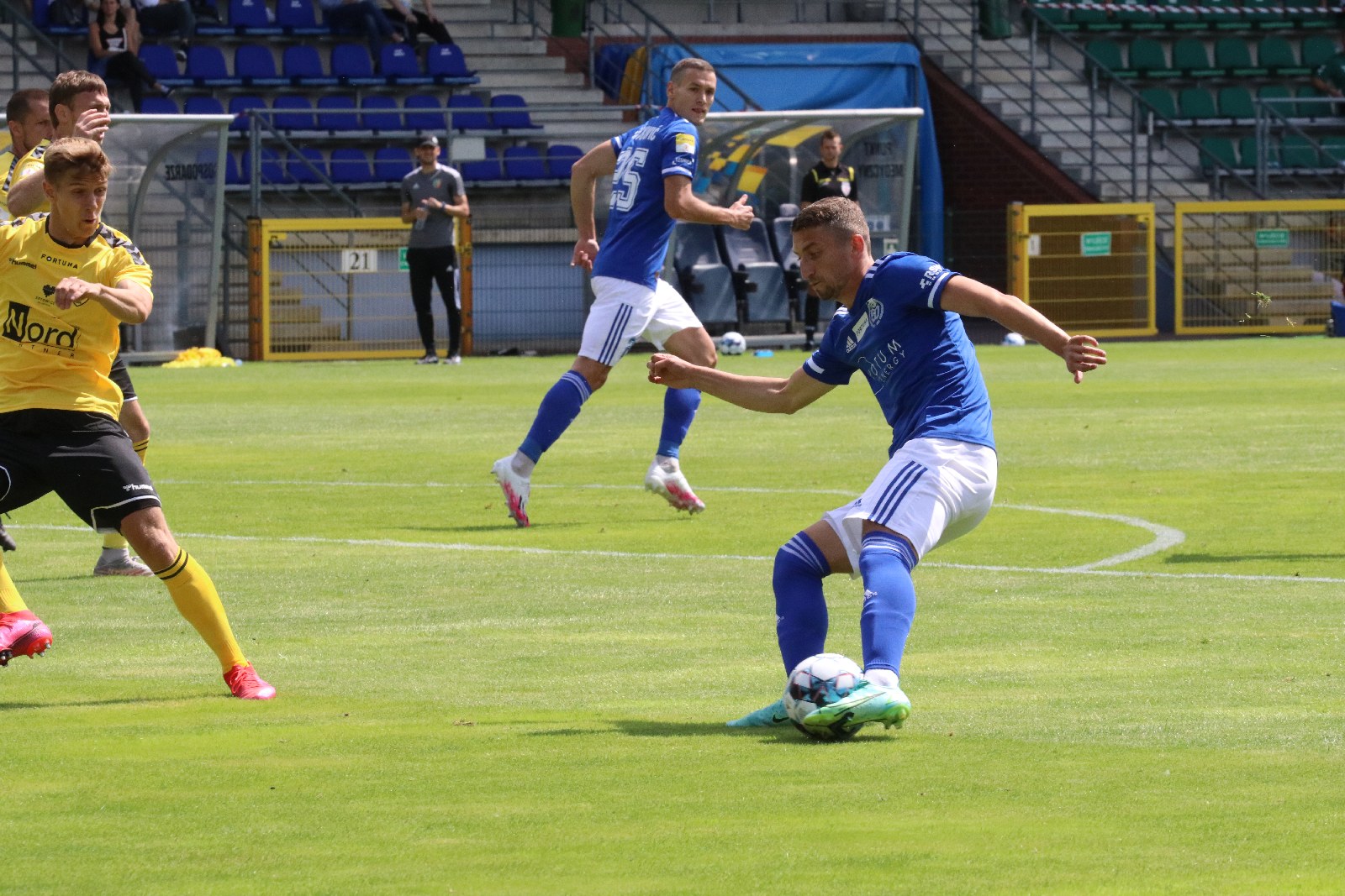 Miedź Legnica wygrywa z GKS-em Katowice 1:0 po bramce Makucha