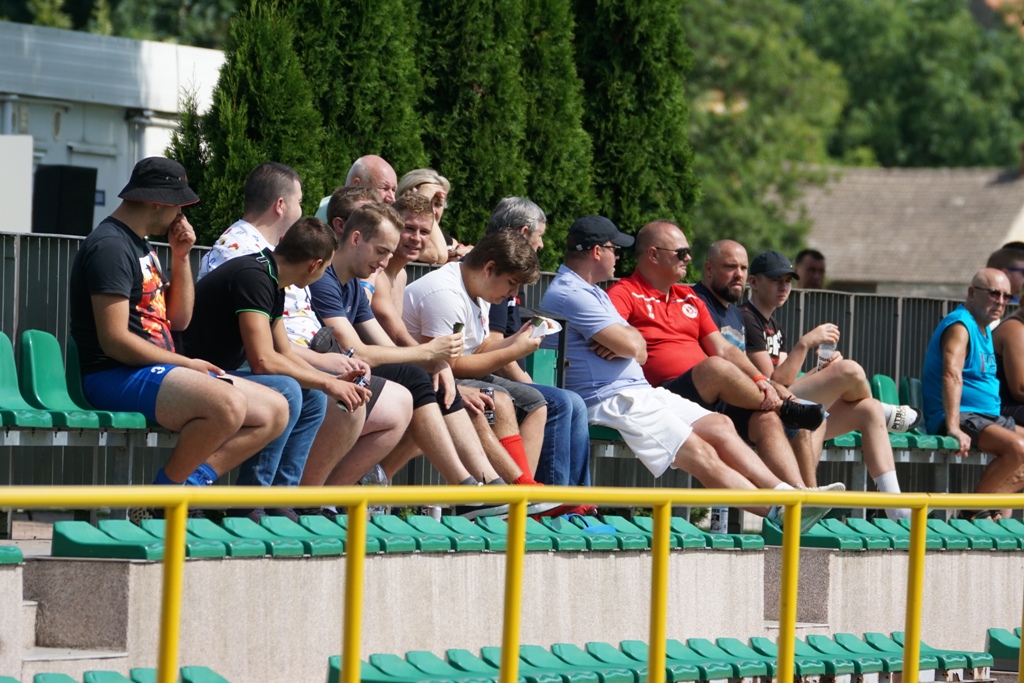Kaczawa Bieniowice z Pucharem Wójta Gminy Kunice       
