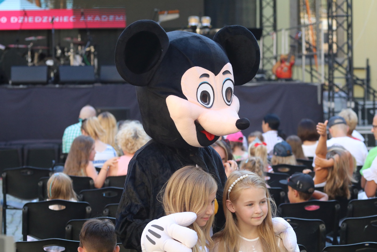 Przeboje Disneya zabrzmiały na dziedzińcu Akademii Rycerskiej