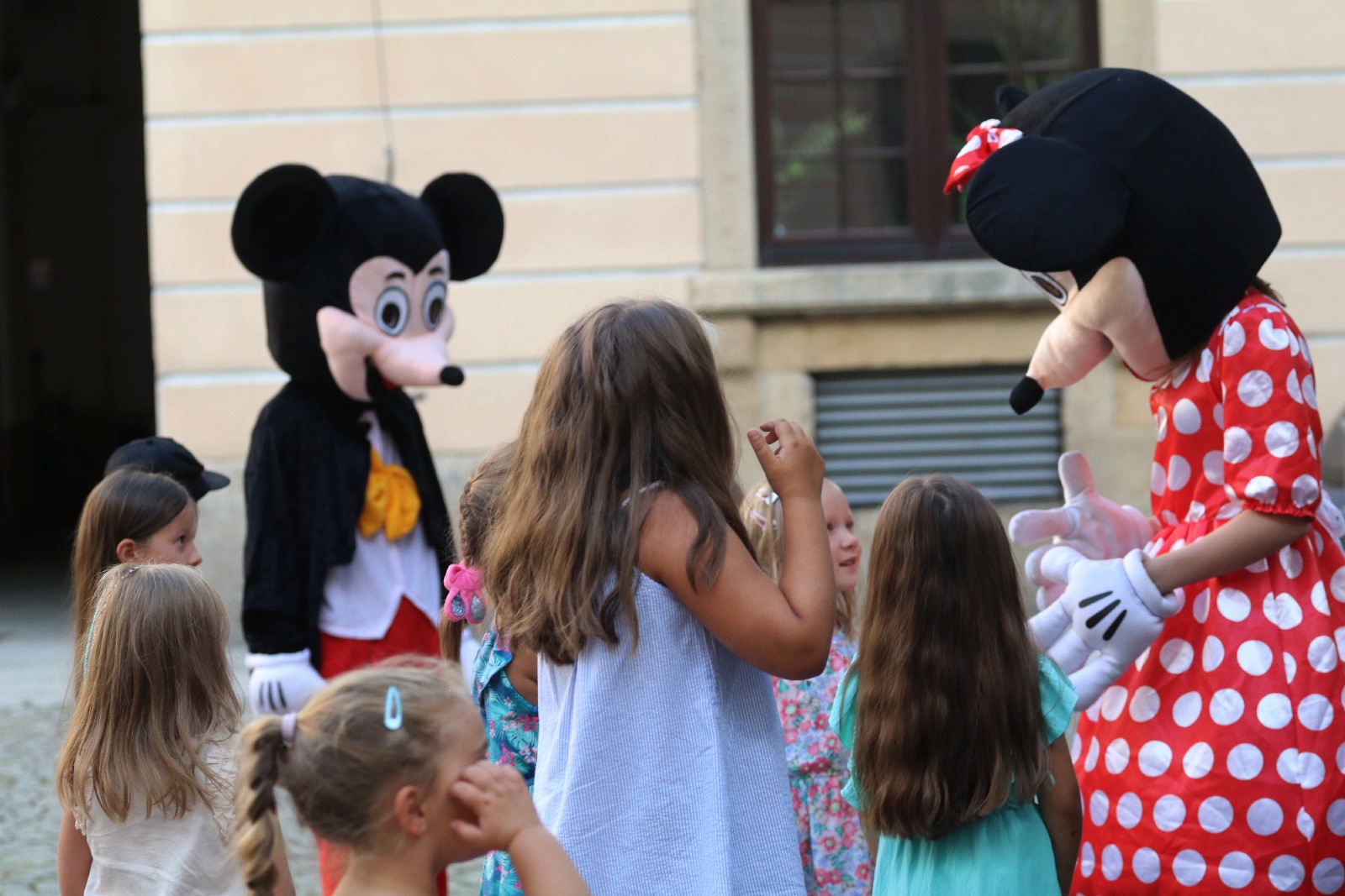 Przeboje Disneya zabrzmiały na dziedzińcu Akademii Rycerskiej