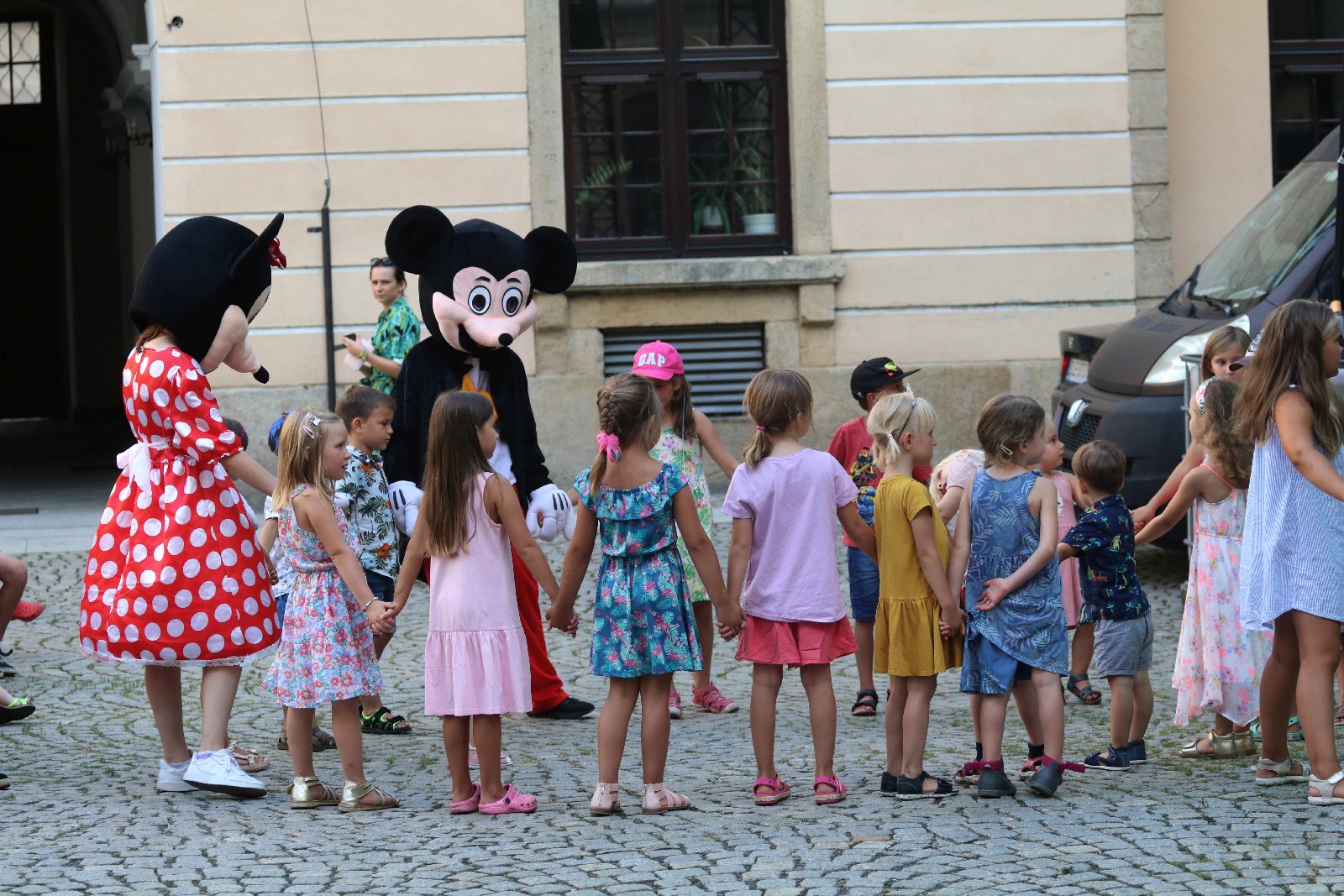 Przeboje Disneya zabrzmiały na dziedzińcu Akademii Rycerskiej