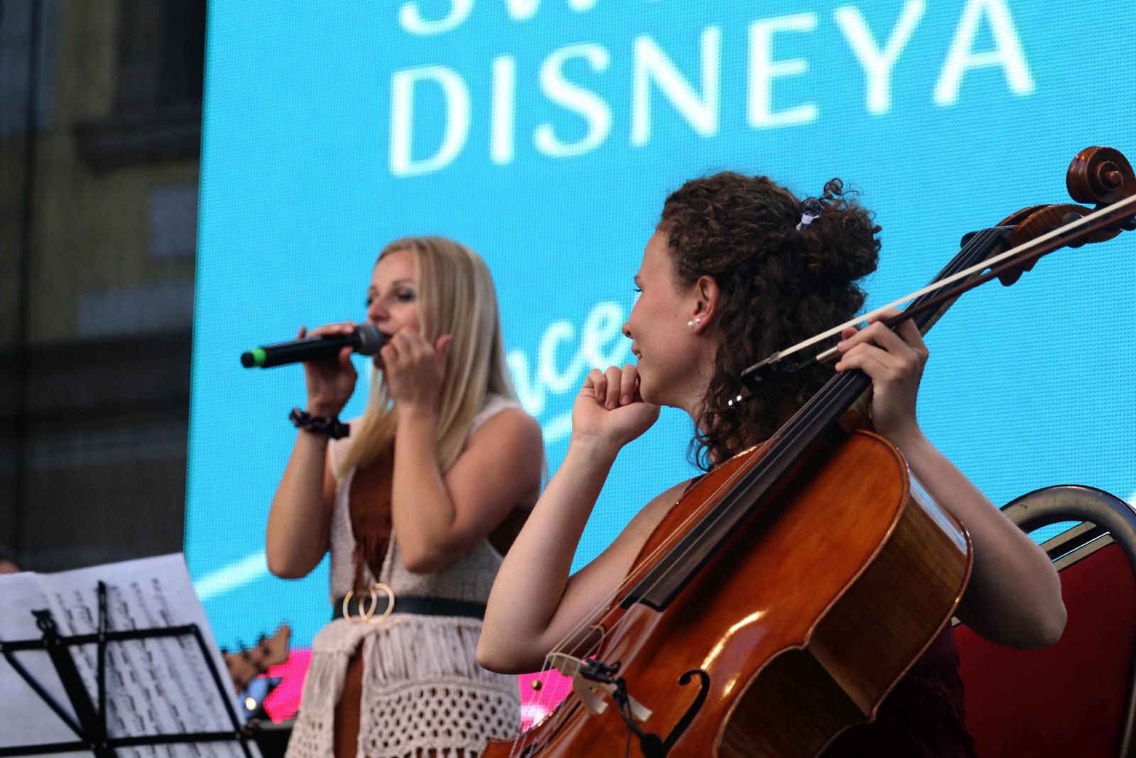 Przeboje Disneya zabrzmiały na dziedzińcu Akademii Rycerskiej