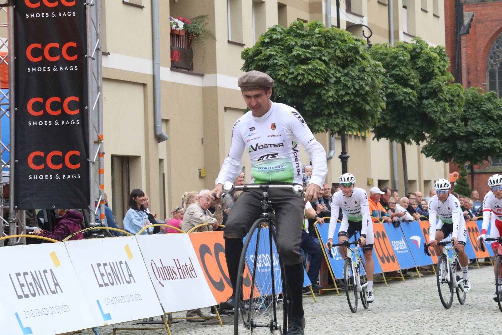 Szesnaście drużyn wystrtowało w 55. CCC Tour Grody Piastowskie