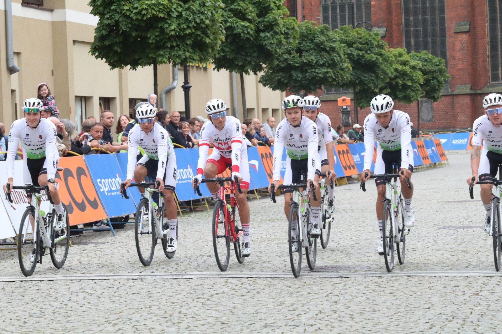 Szesnaście drużyn wystrtowało w 55. CCC Tour Grody Piastowskie