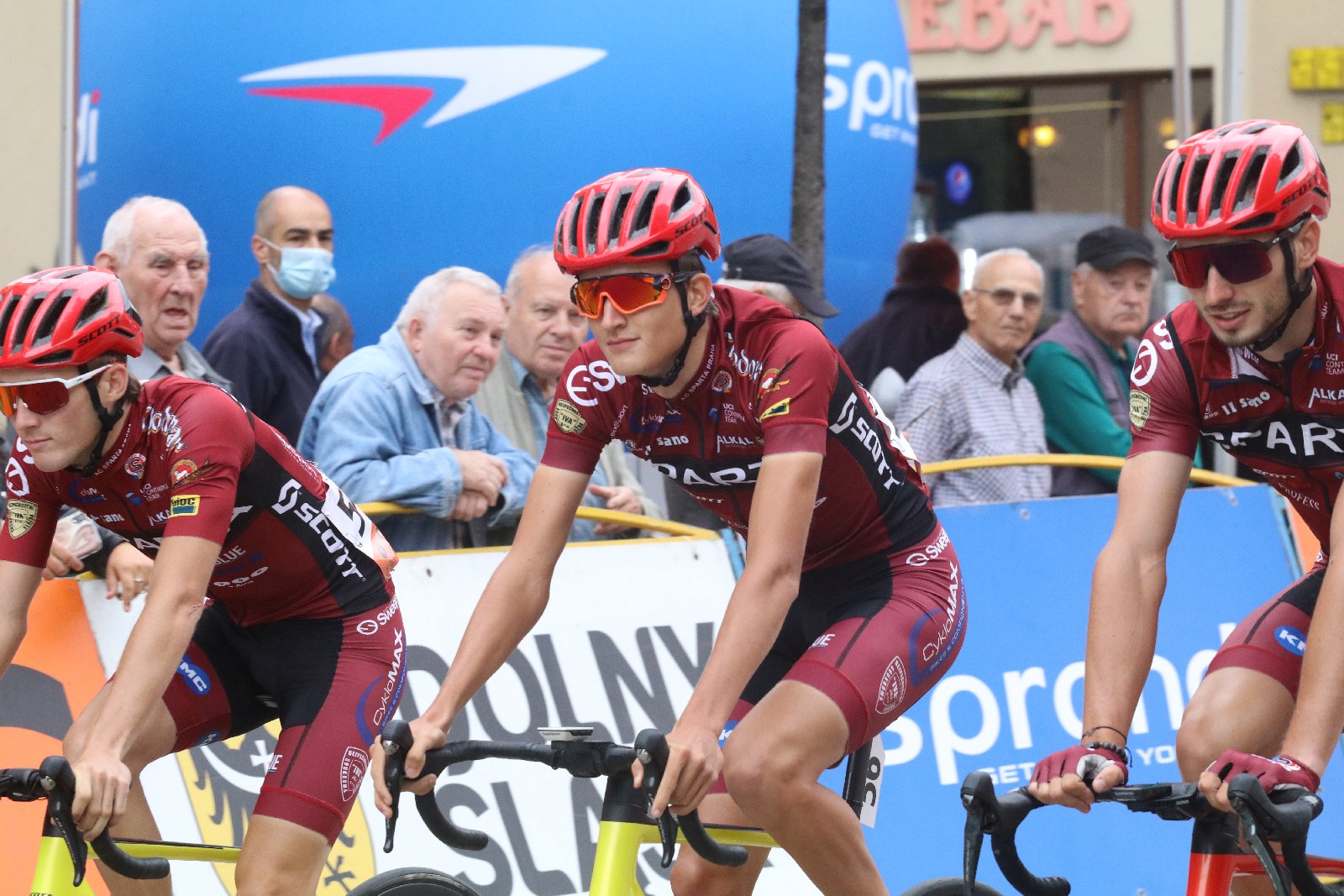 Szesnaście drużyn wystrtowało w 55. CCC Tour Grody Piastowskie