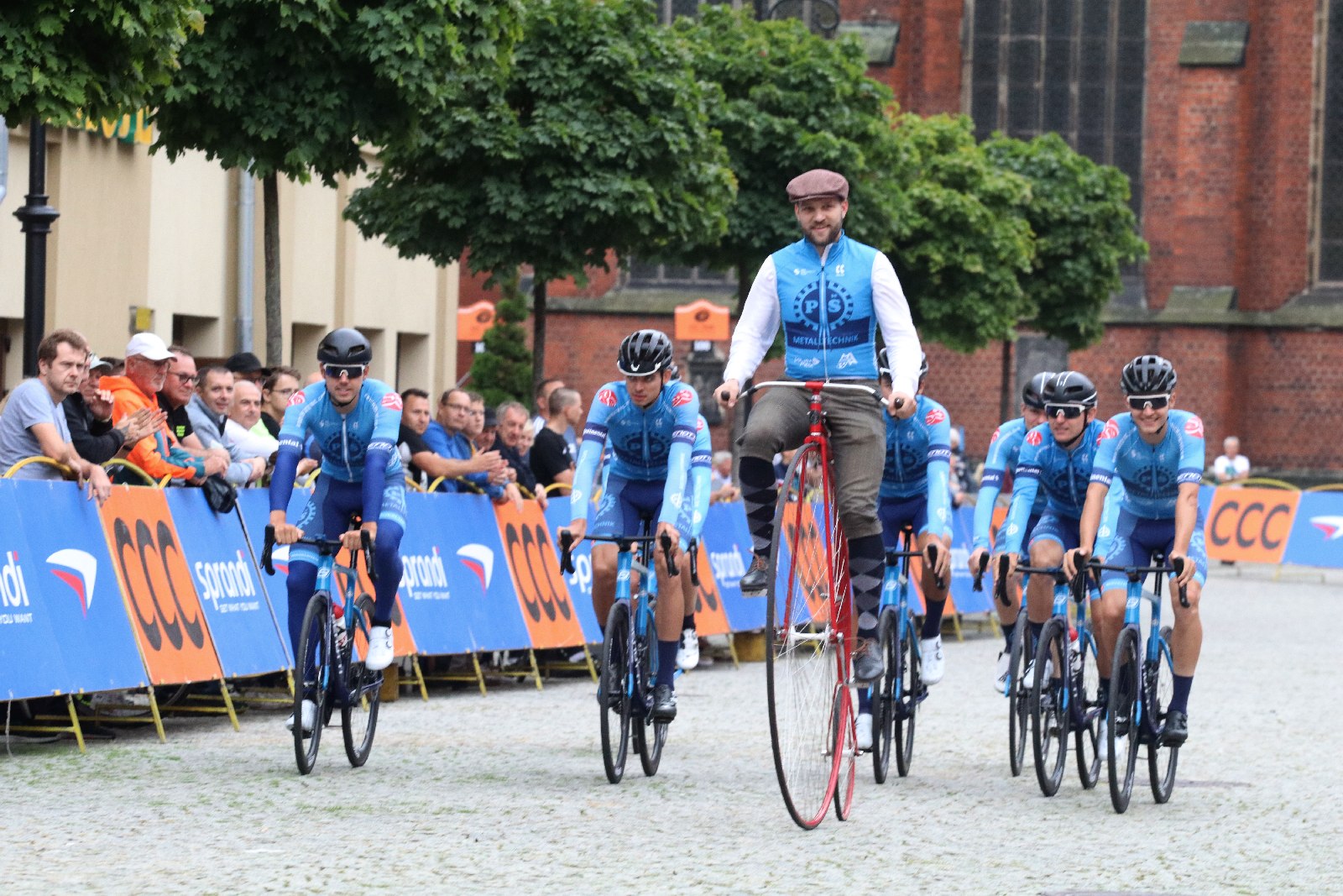 Szesnaście drużyn wystrtowało w 55. CCC Tour Grody Piastowskie