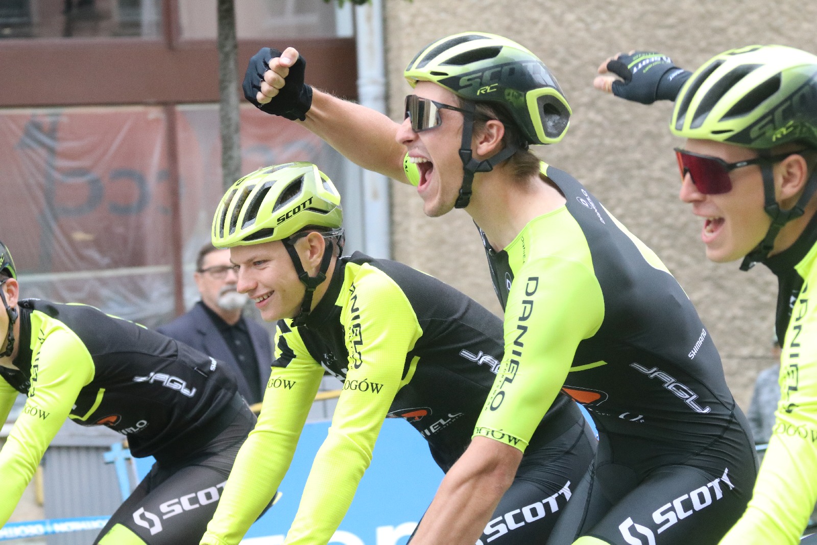 Szesnaście drużyn wystrtowało w 55. CCC Tour Grody Piastowskie