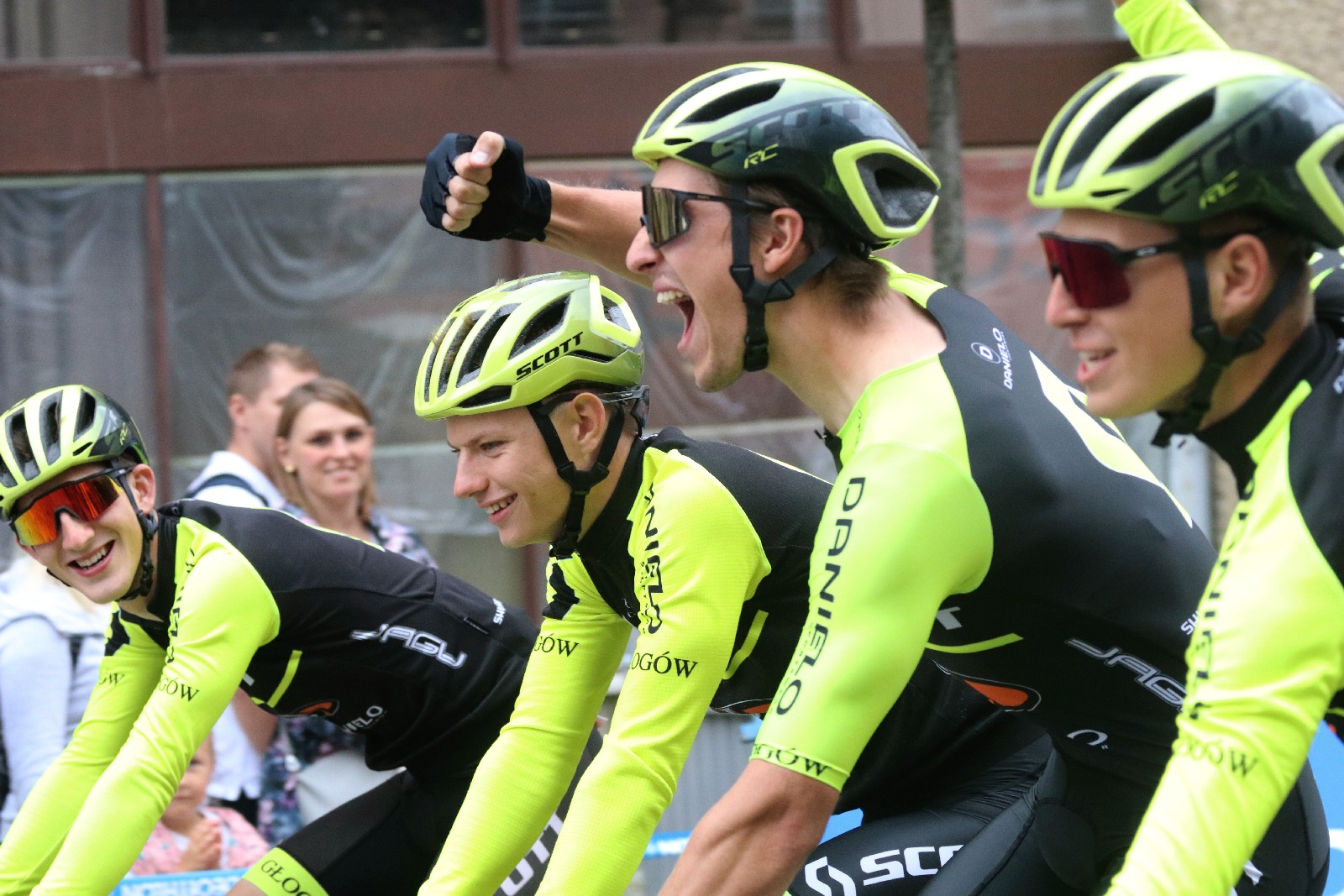 Szesnaście drużyn wystrtowało w 55. CCC Tour Grody Piastowskie