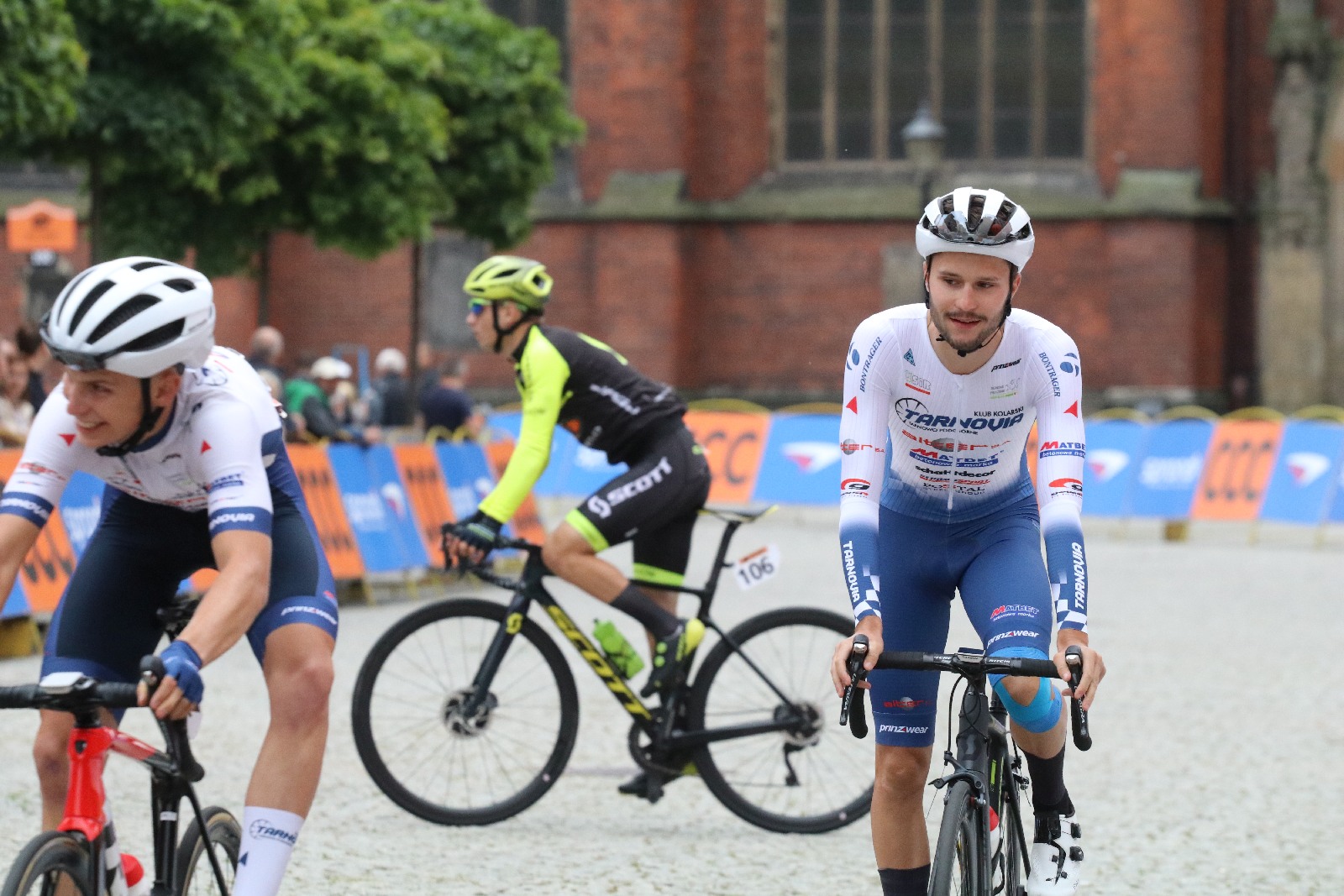 Szesnaście drużyn wystrtowało w 55. CCC Tour Grody Piastowskie