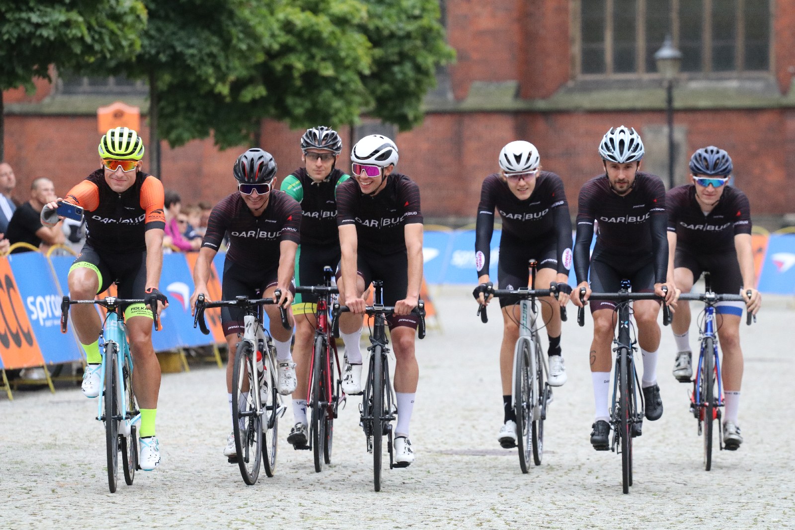 Szesnaście drużyn wystrtowało w 55. CCC Tour Grody Piastowskie