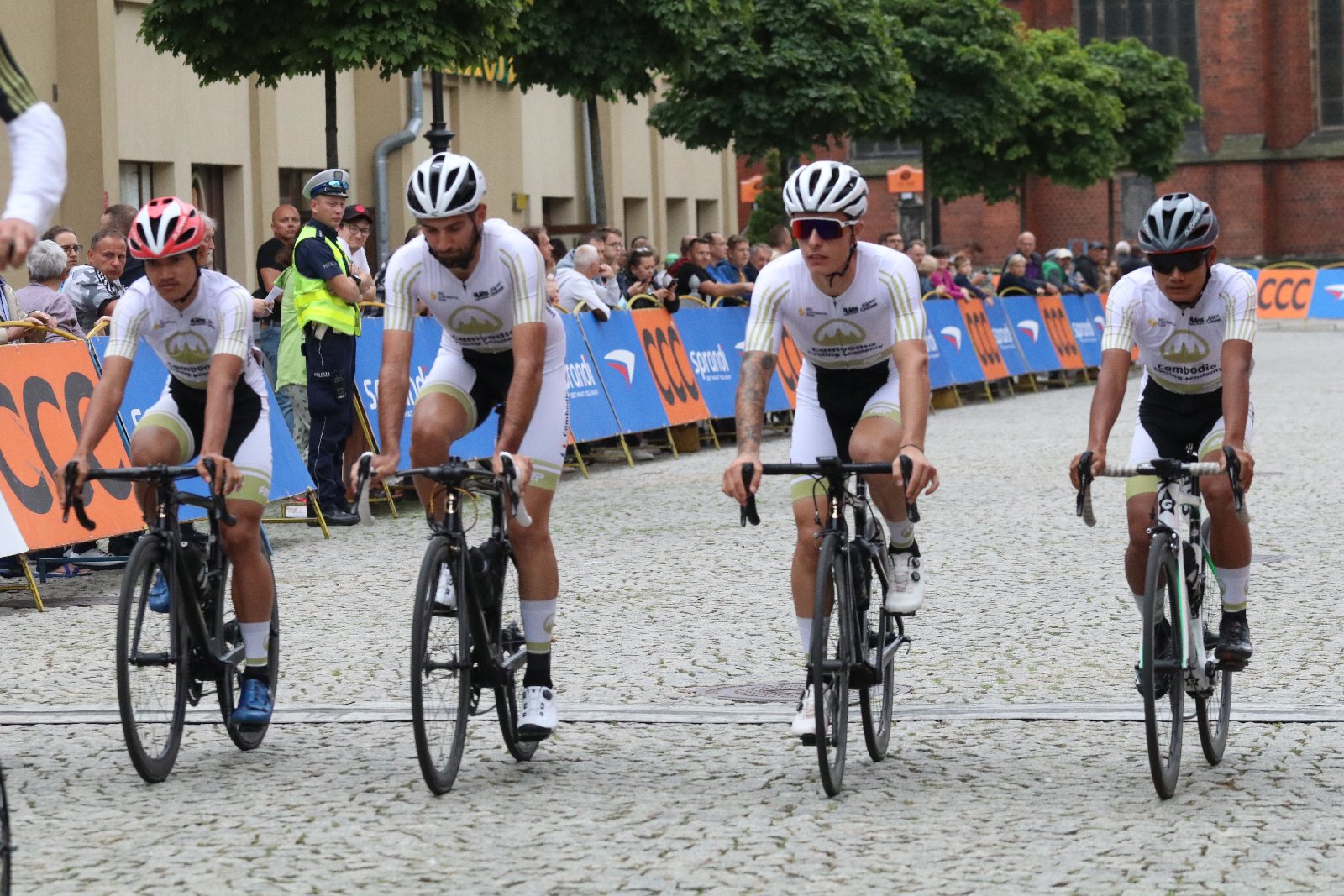 Szesnaście drużyn wystrtowało w 55. CCC Tour Grody Piastowskie