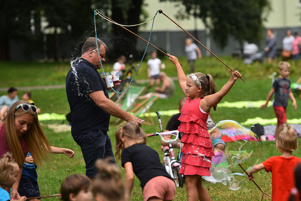 Wspólne niedzielne biesiadowanie na Angielskiej Polanie