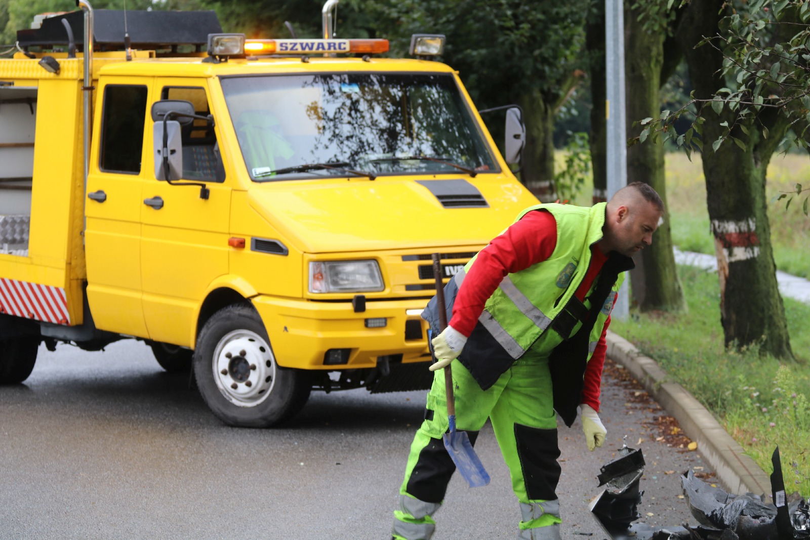Wypadek na ulicy Nowodworskiej. Kierowca forda skasował latarnię