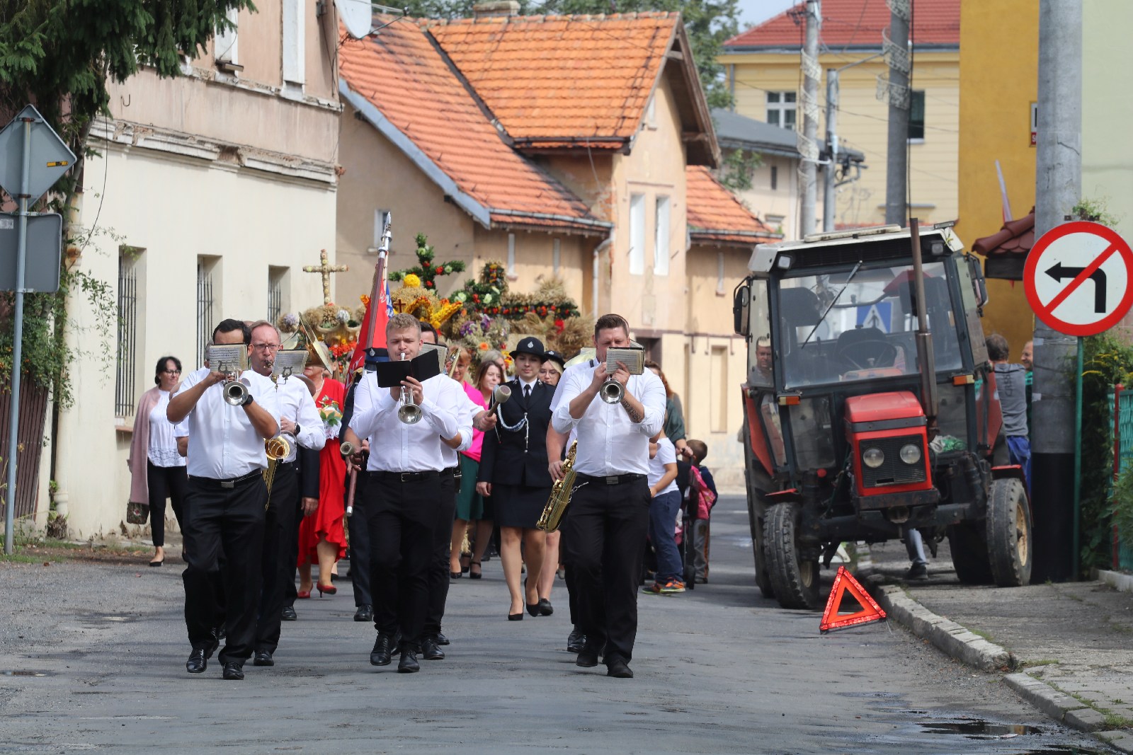 Dożynki w Legnickim Polu pełne radości i dobrej zabawy