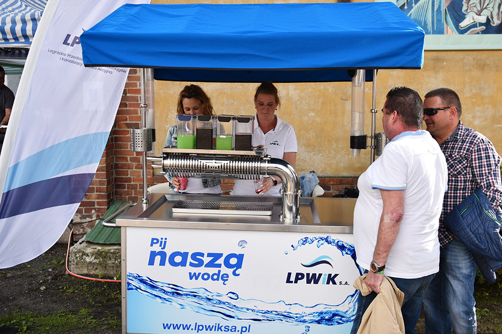Rodzinna zabawa na festynie parafialnym na zakończenie wakacji