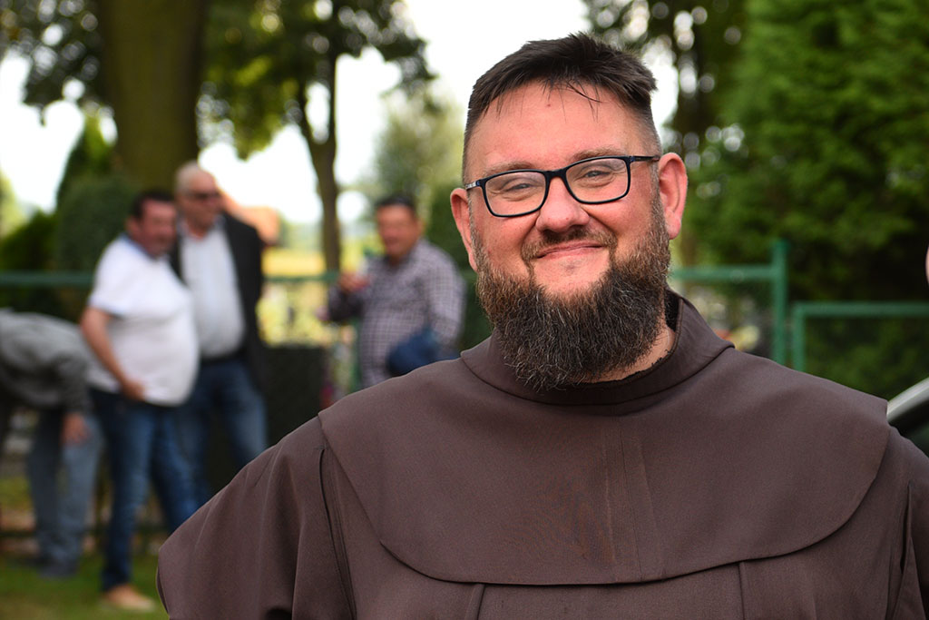 Rodzinna zabawa na festynie parafialnym na zakończenie wakacji