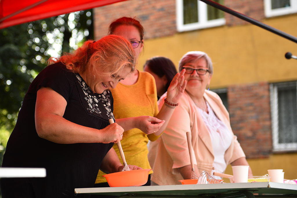 Rodzinna zabawa na festynie parafialnym na zakończenie wakacji