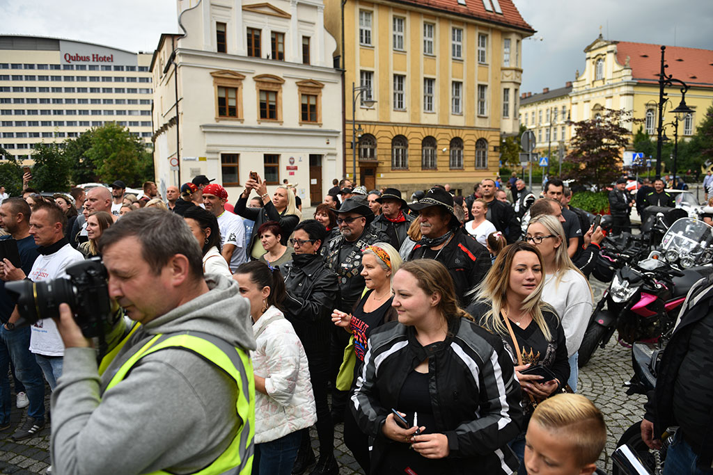 Amelka ma wielkich przyjaciół. Dla niej wsiedli na rowery