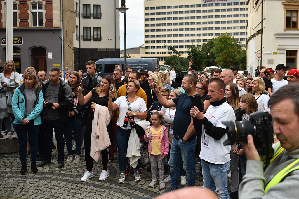 Amelka ma wielkich przyjaciół. Dla niej wsiedli na rowery