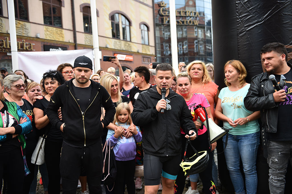 Amelka ma wielkich przyjaciół. Dla niej wsiedli na rowery