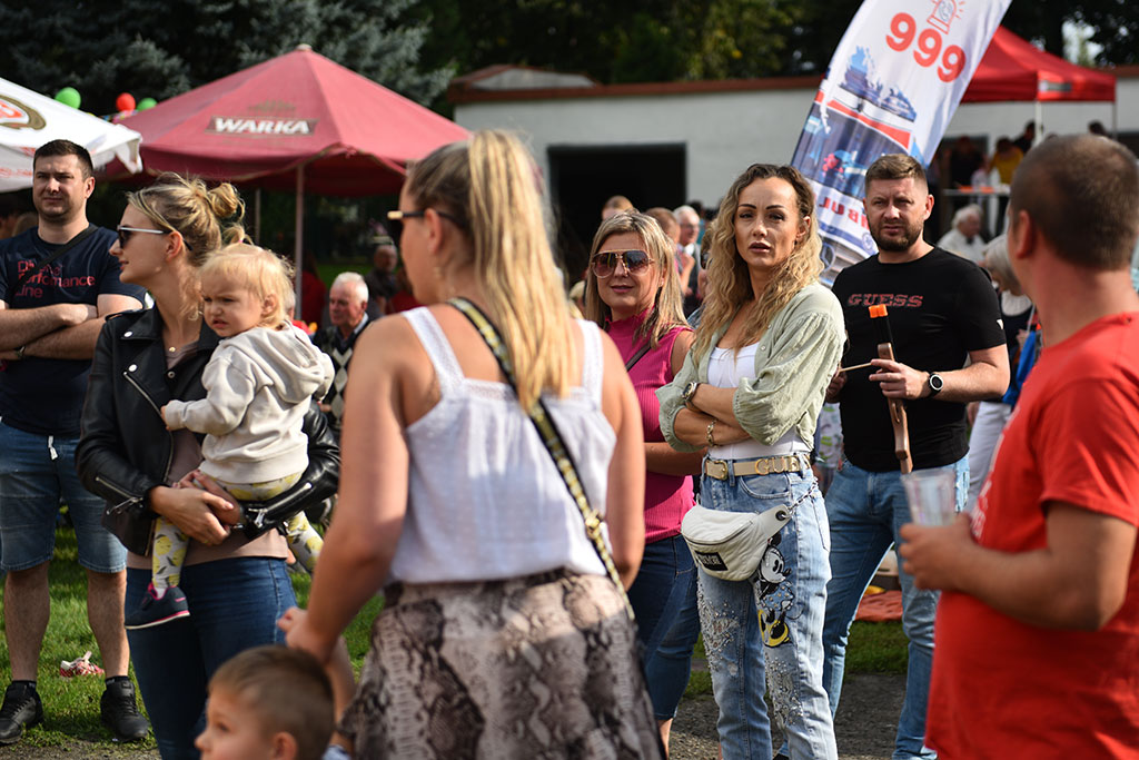 Rodzinna zabawa na festynie parafialnym na zakończenie wakacji