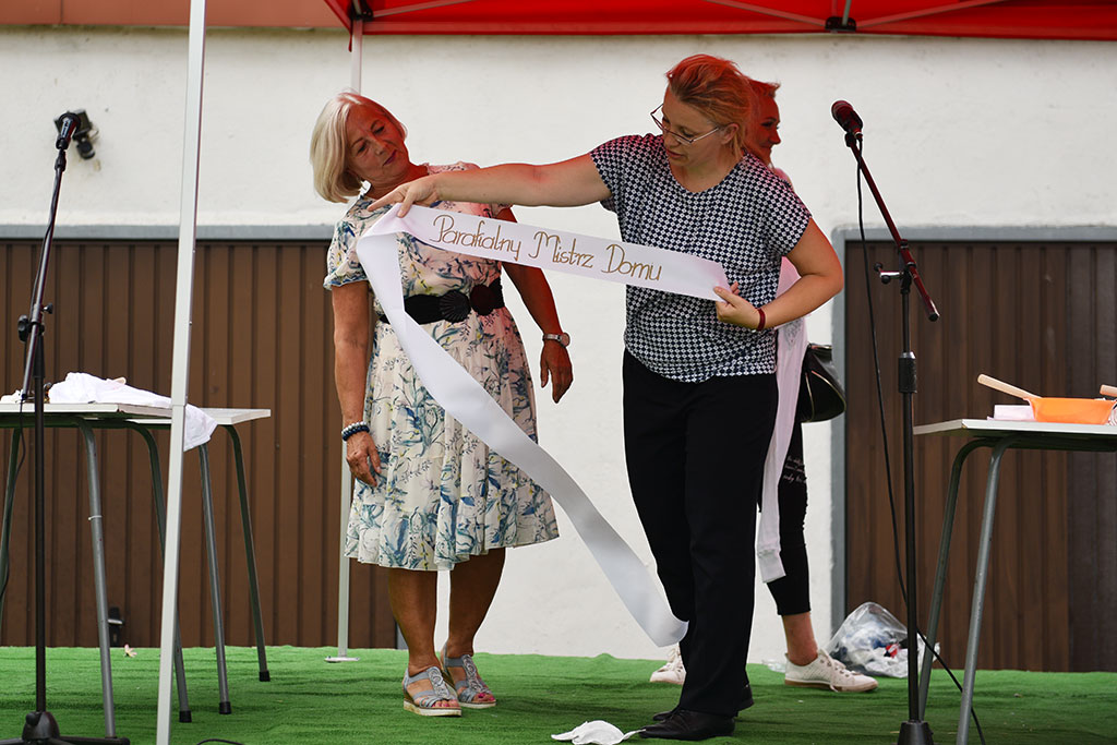 Rodzinna zabawa na festynie parafialnym na zakończenie wakacji
