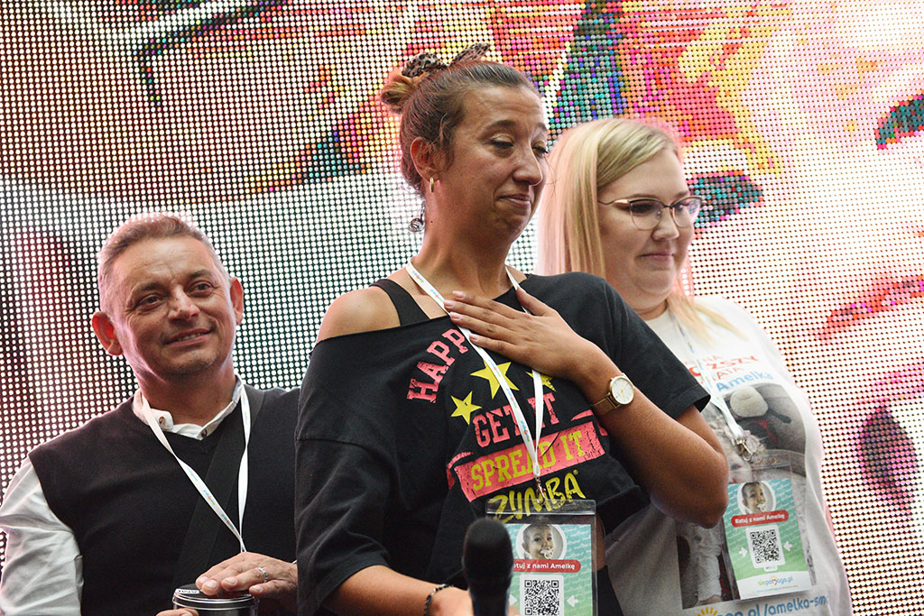 Amelka ma wielkich przyjaciół. Dla niej wsiedli na rowery