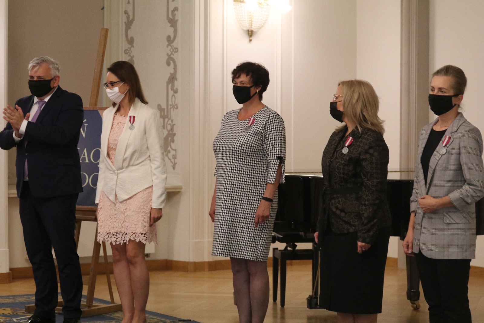 Wręczenie odznaczeń i medali z okazji Dnia Edukacji Narodowej