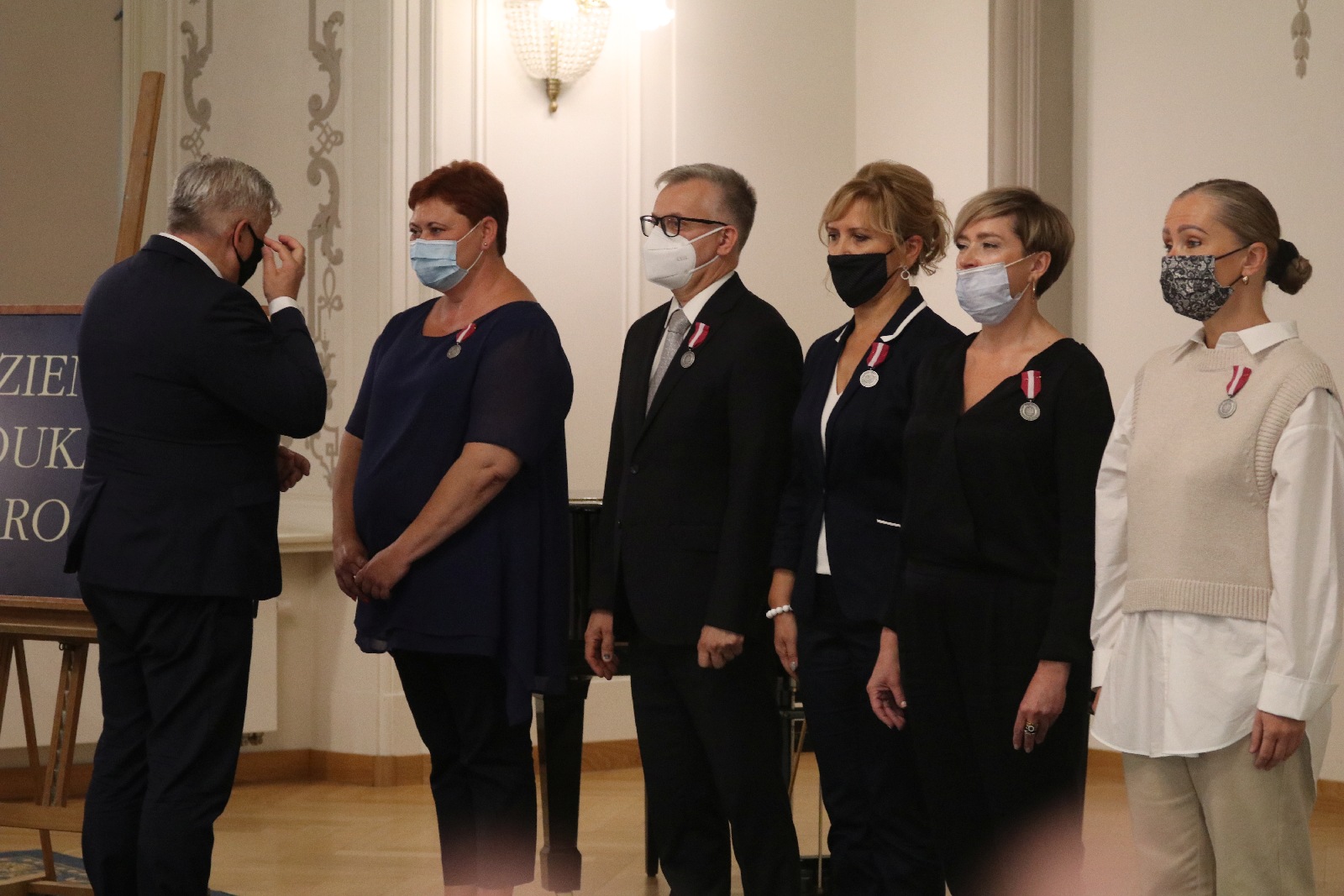 Wręczenie odznaczeń i medali z okazji Dnia Edukacji Narodowej