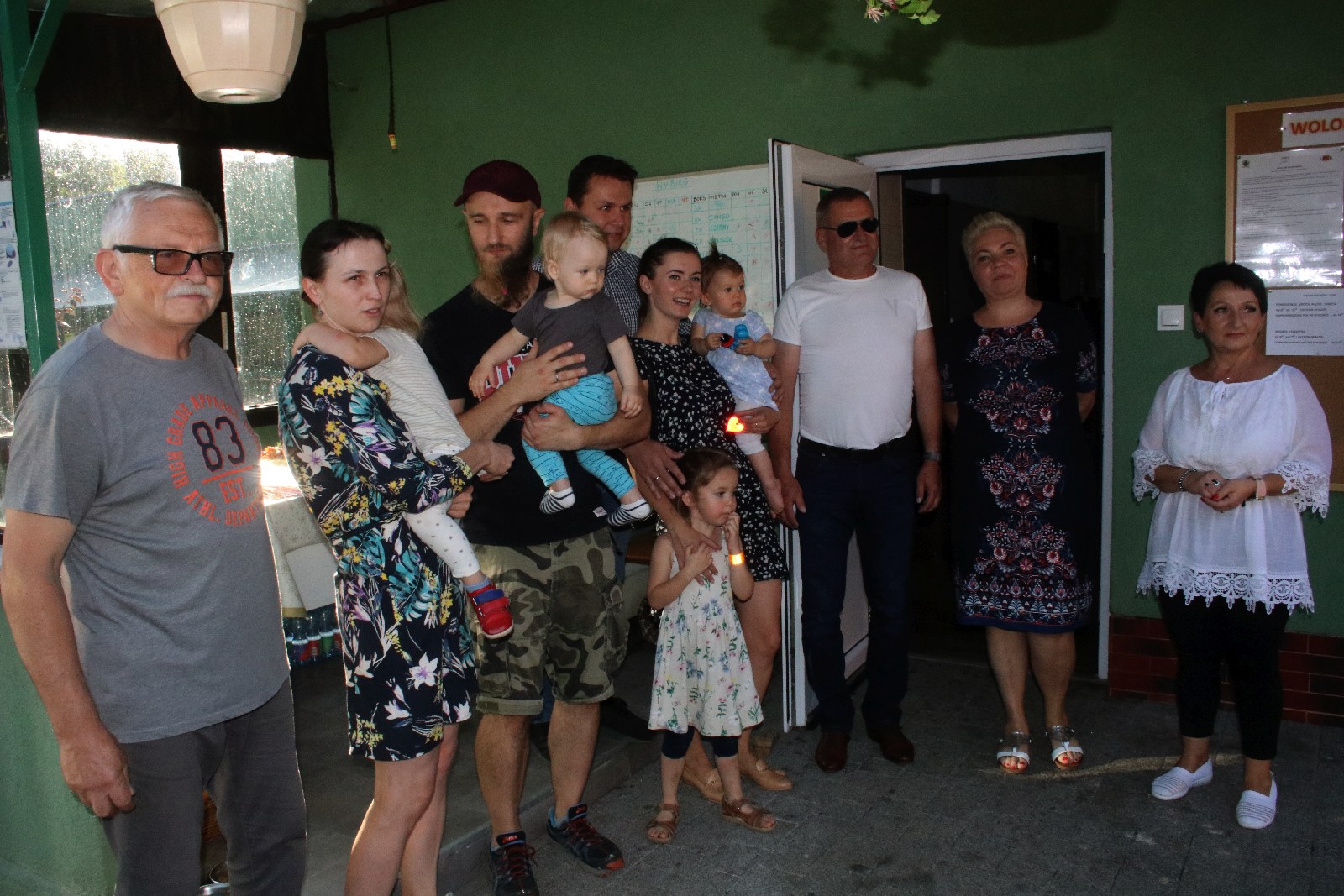 Zebrali pieniądze, kupili karmę i przywieźli ją do schroniska