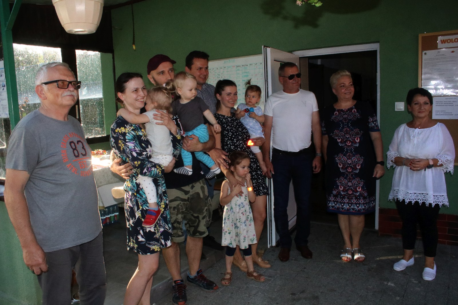 Zebrali pieniądze, kupili karmę i przywieźli ją do schroniska