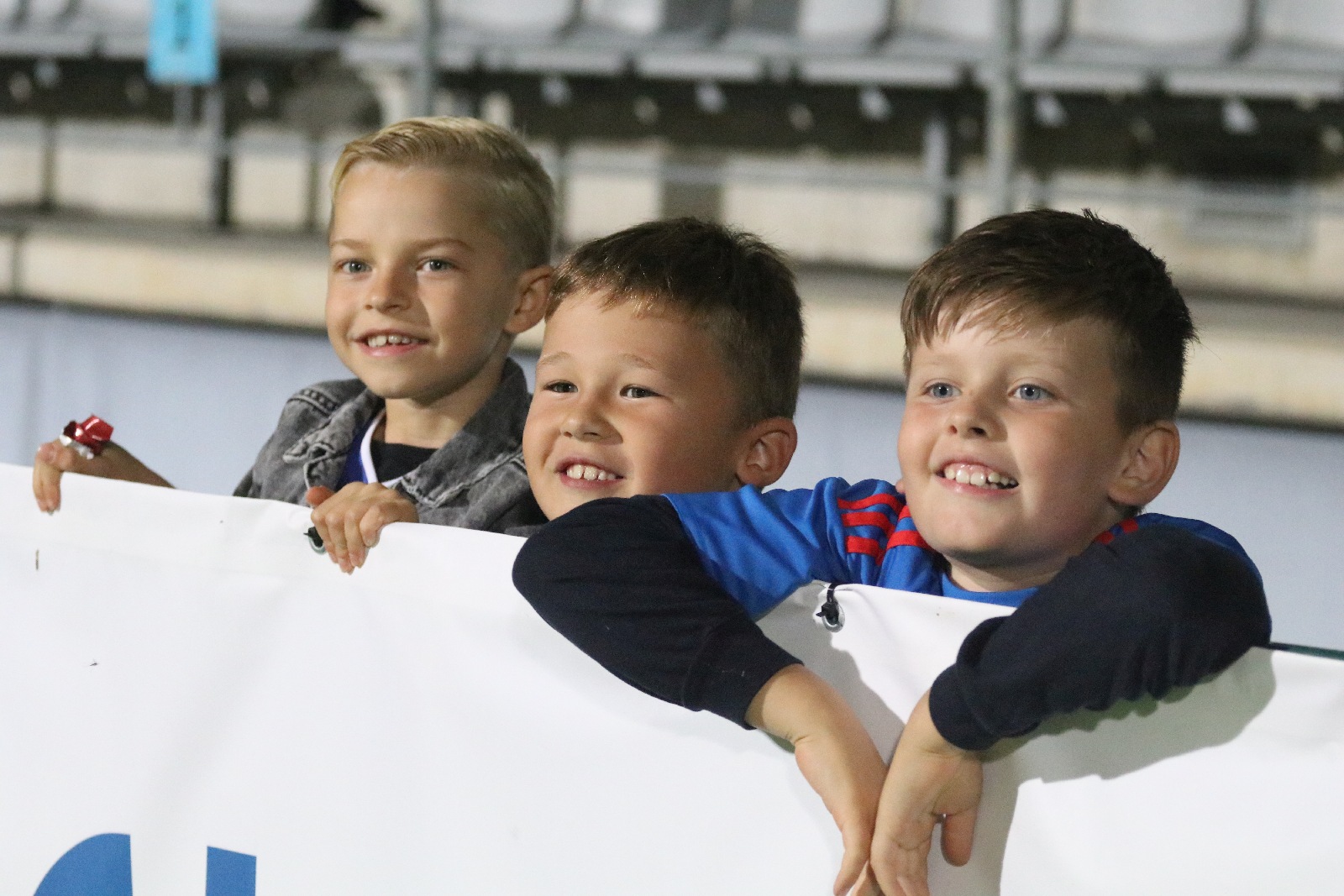 Kibice na meczu Miedzi Legnica z Łódzkim Klubem Sportowym