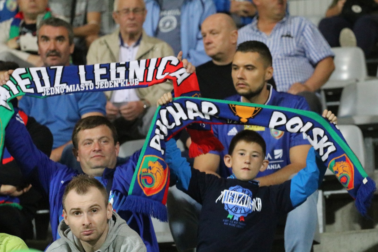 Kibice na meczu Miedzi Legnica z Łódzkim Klubem Sportowym