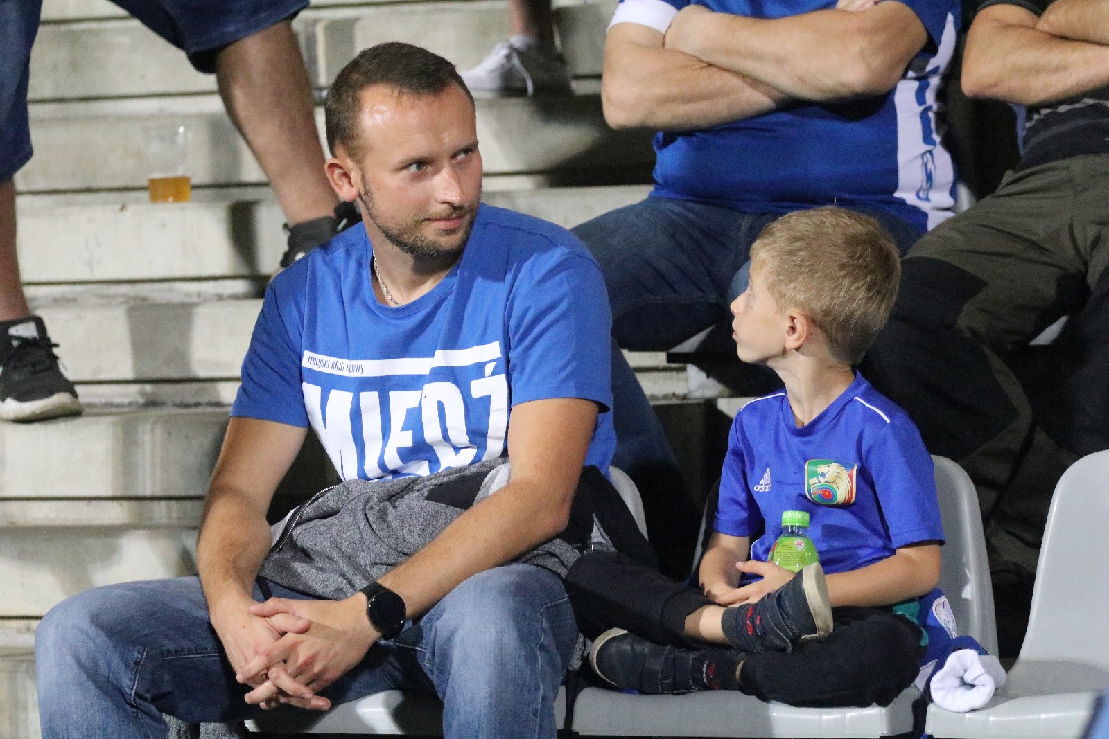 Kibice na meczu Miedzi Legnica z Łódzkim Klubem Sportowym